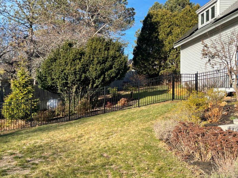 How to Install Aluminum Fence